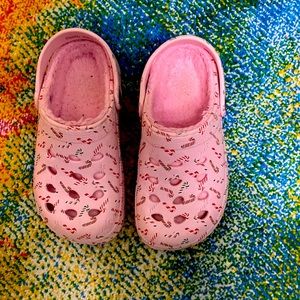Fuzzy lined 🐊 shoes. Girls good condition 11.5-12.5 toddler